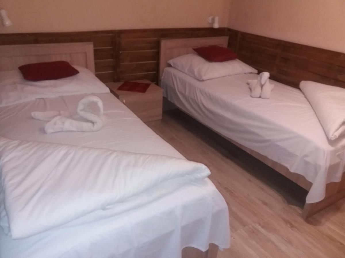 Abszolút Hotel és Panzió Nyírbátor Esterno foto