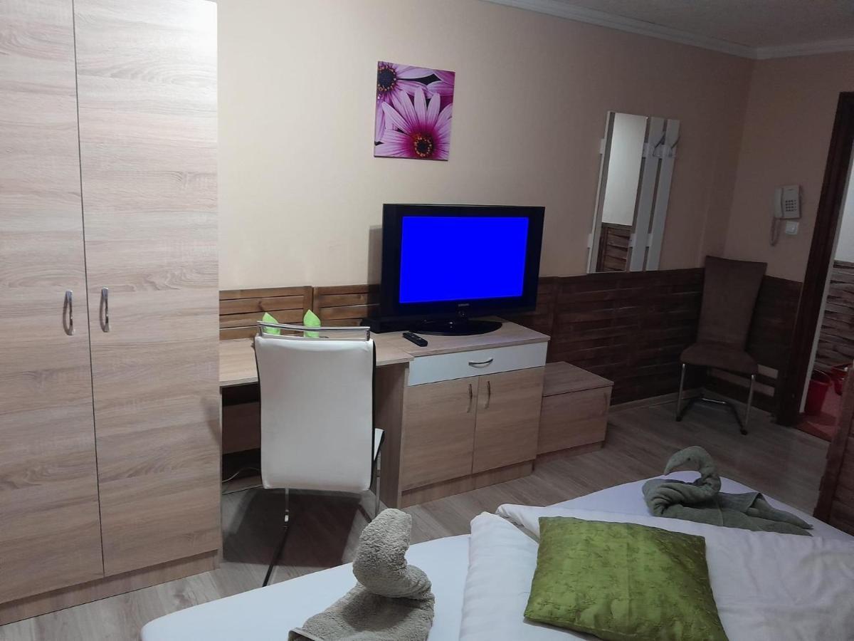 Abszolút Hotel és Panzió Nyírbátor Esterno foto