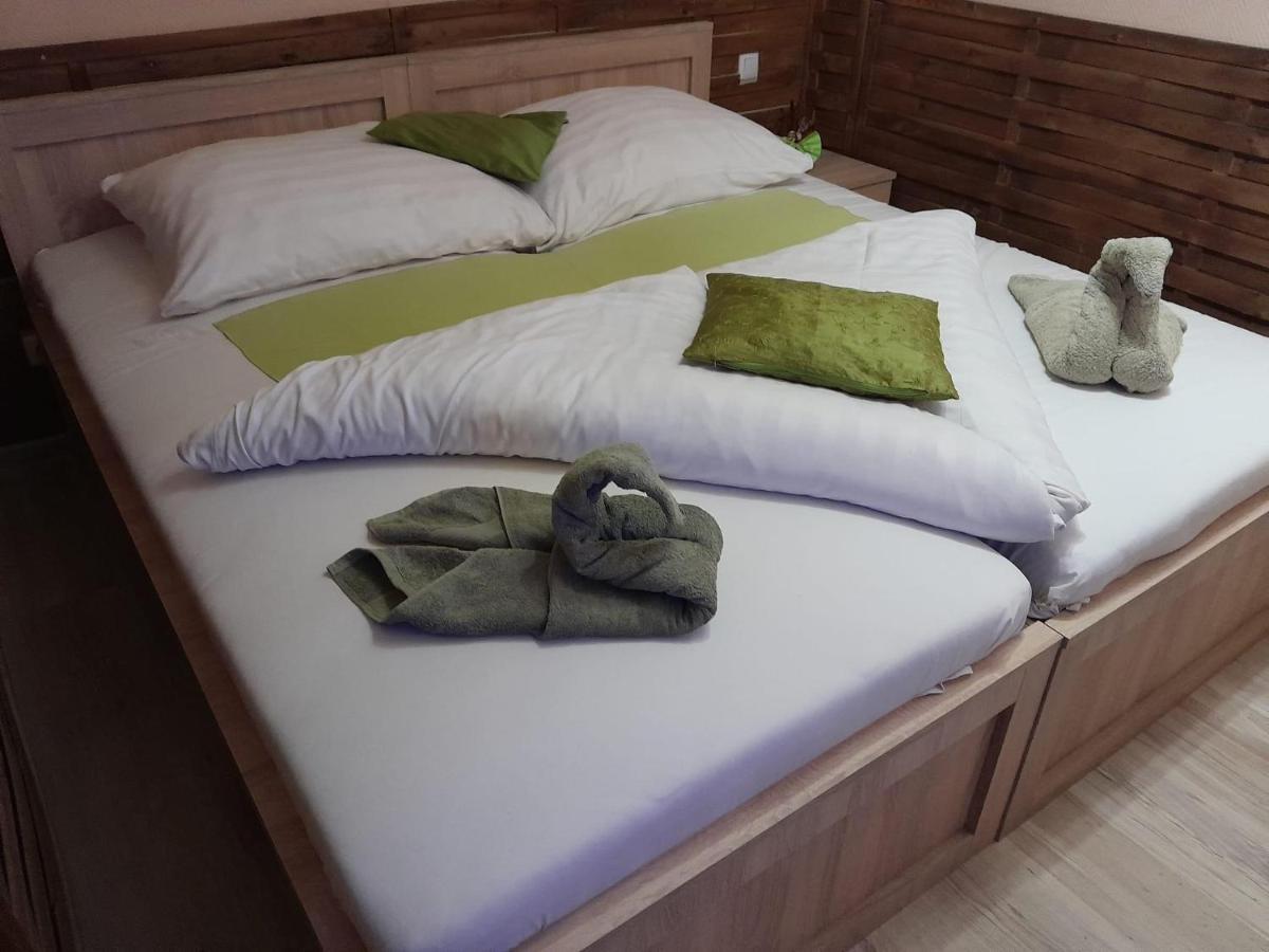 Abszolút Hotel és Panzió Nyírbátor Esterno foto