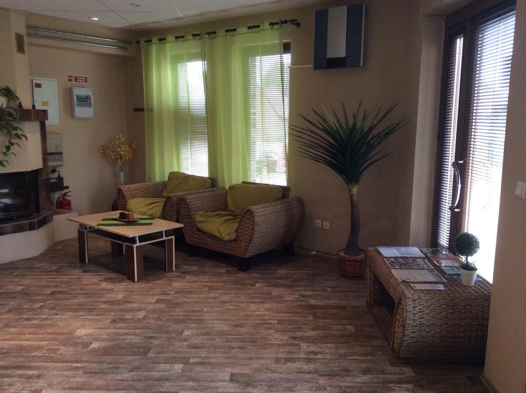 Abszolút Hotel és Panzió Nyírbátor Esterno foto