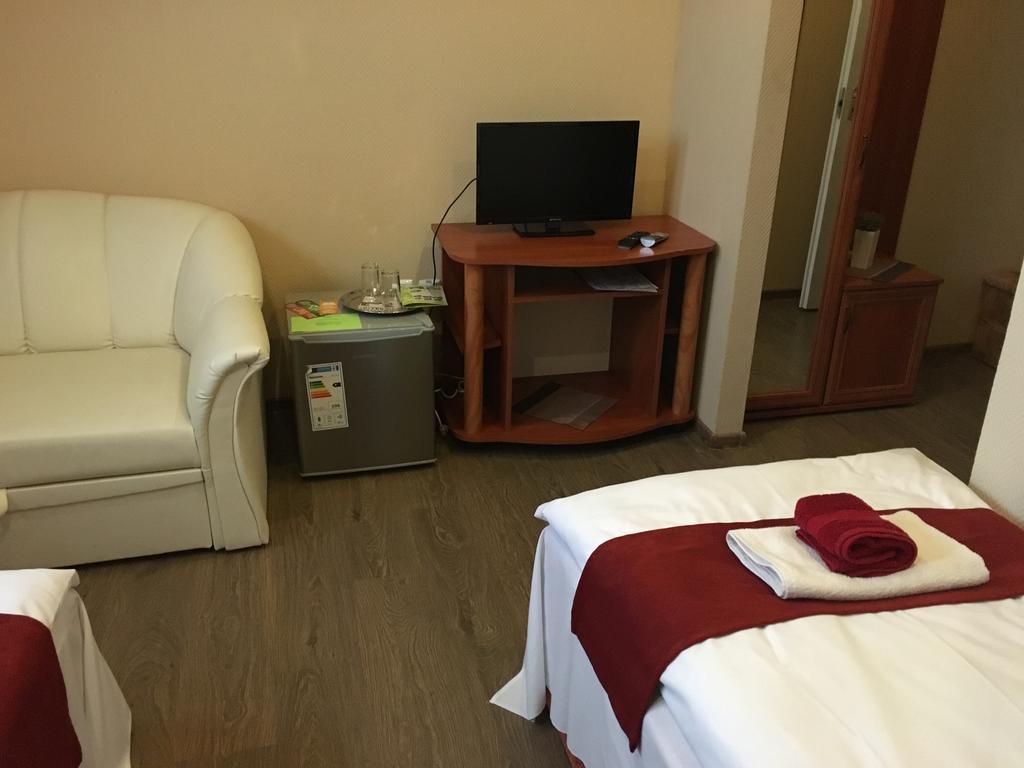 Abszolút Hotel és Panzió Nyírbátor Esterno foto