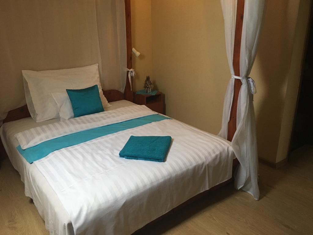 Abszolút Hotel és Panzió Nyírbátor Esterno foto
