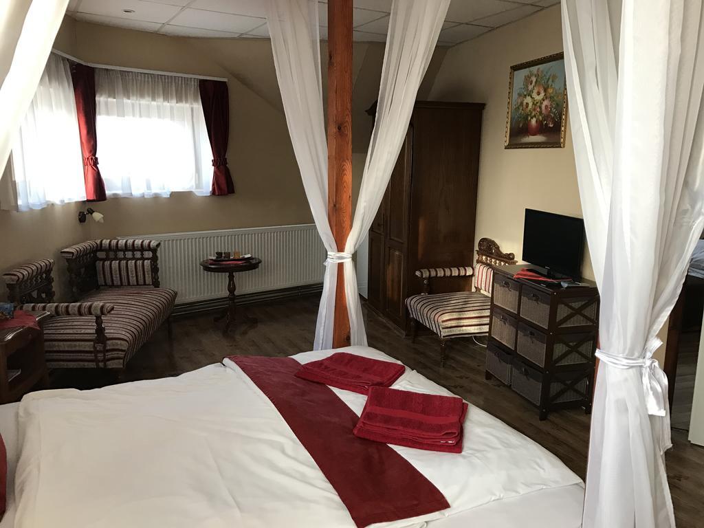Abszolút Hotel és Panzió Nyírbátor Esterno foto