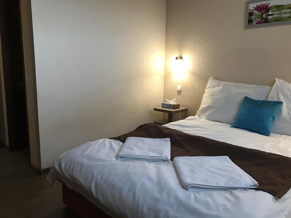 Abszolút Hotel és Panzió Nyírbátor Esterno foto