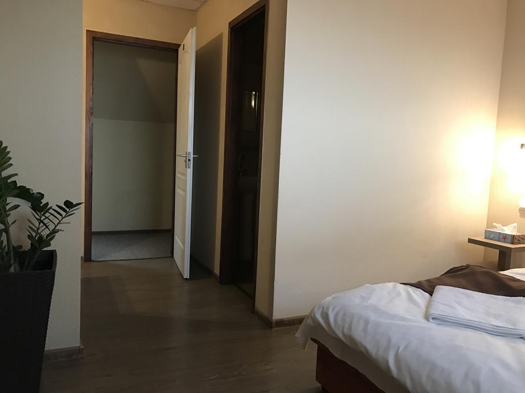Abszolút Hotel és Panzió Nyírbátor Esterno foto