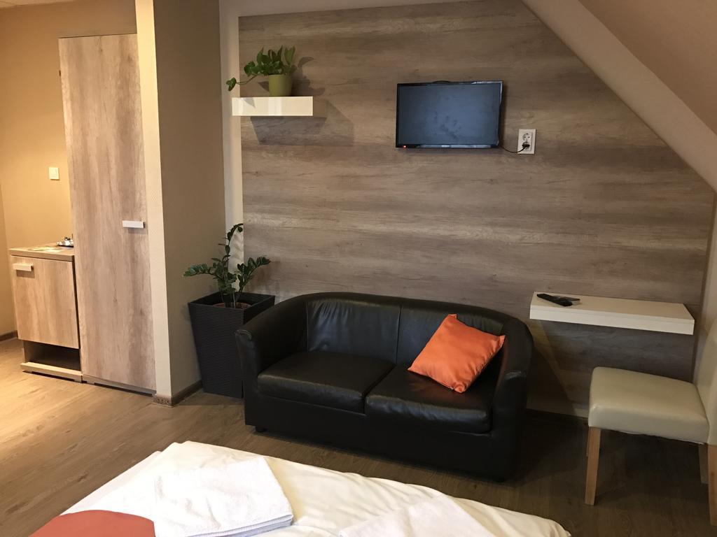 Abszolút Hotel és Panzió Nyírbátor Esterno foto
