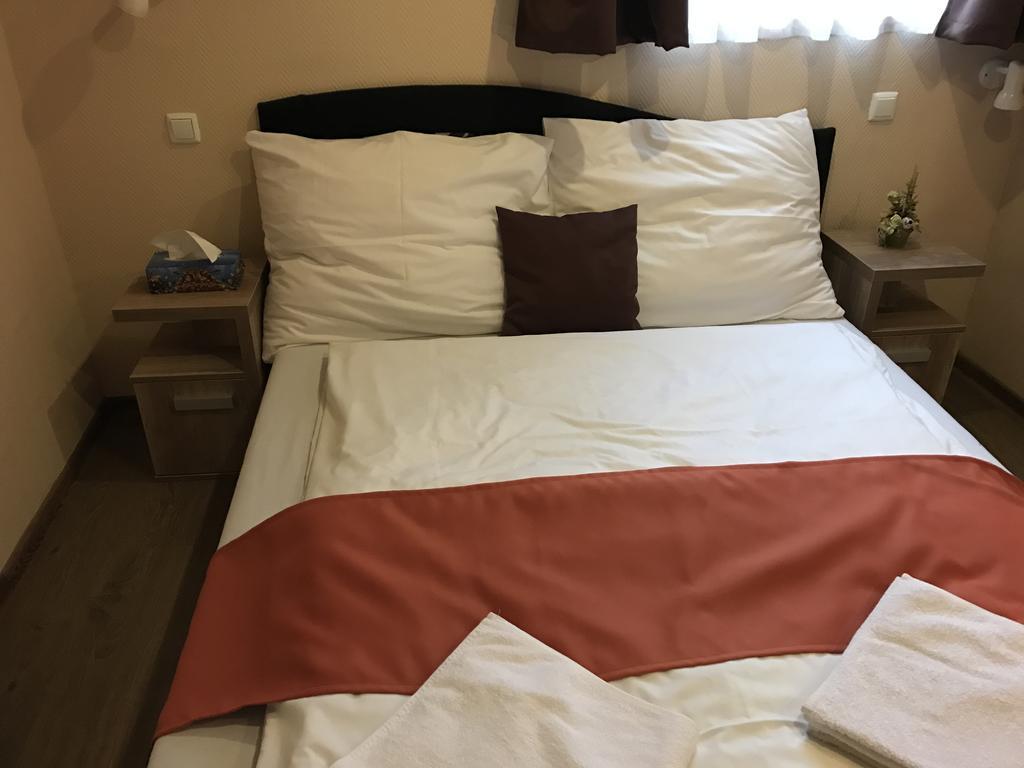 Abszolút Hotel és Panzió Nyírbátor Esterno foto