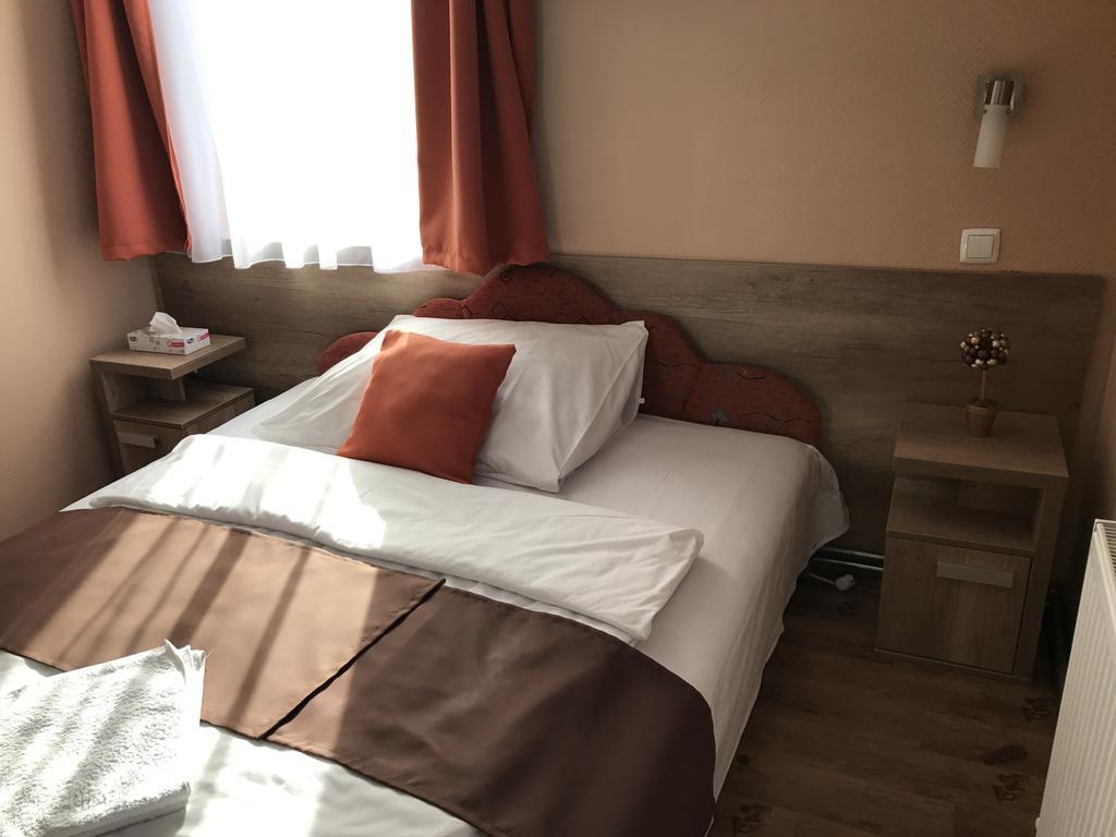 Abszolút Hotel és Panzió Nyírbátor Esterno foto