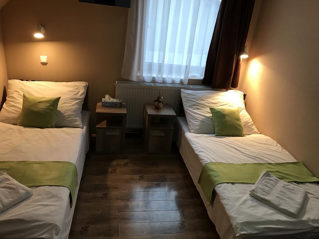 Abszolút Hotel és Panzió Nyírbátor Esterno foto