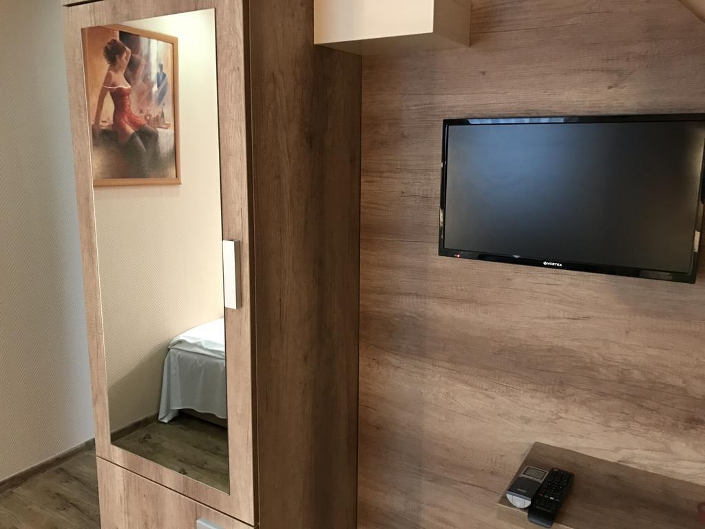 Abszolút Hotel és Panzió Nyírbátor Esterno foto