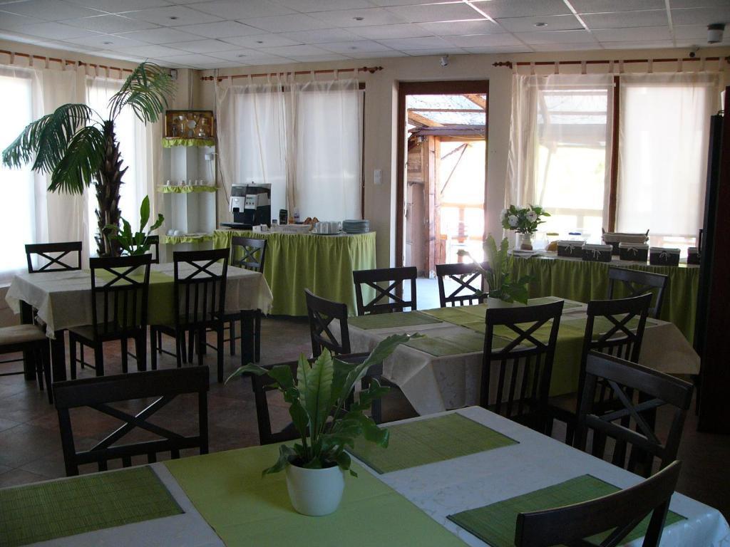 Abszolút Hotel és Panzió Nyírbátor Esterno foto
